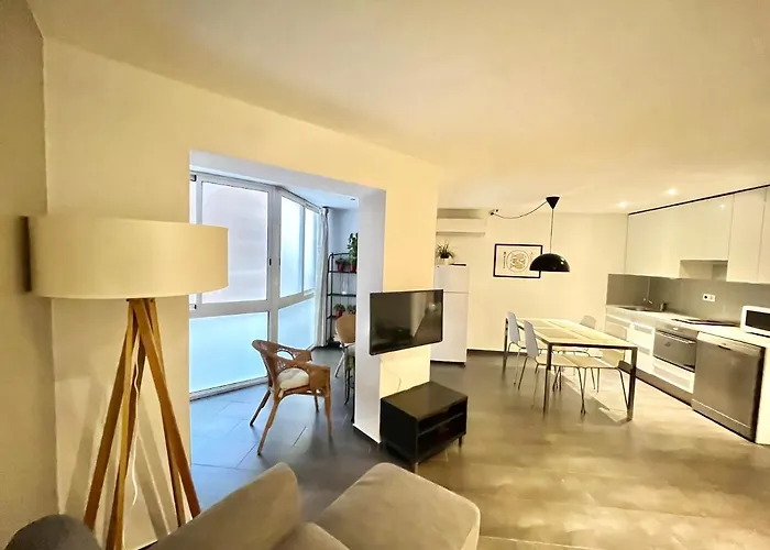 Gorgeous In Downtown Apartment *